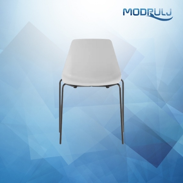 Stolica koja lako uredi trpezariju bez većih promena – Bela stolica COM