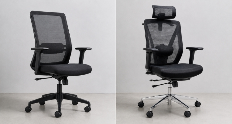 Dve kancelarijske stolice upoređene u split-screen prikazu, osnovni model i ergonomska stolica sa naprednim podešavanjima.